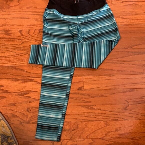 Size medium women’s athletic leggings - Picture 1 of 6